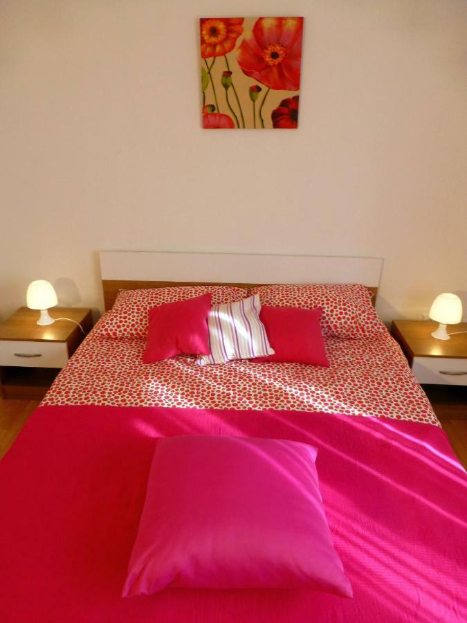 Apartments Kvesic Šilo Extérieur photo