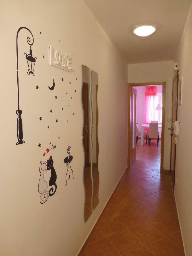 Apartments Kvesic Šilo Extérieur photo