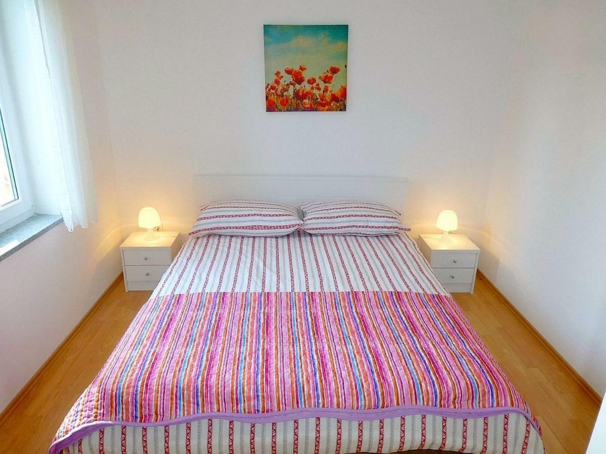 Apartments Kvesic Šilo Extérieur photo