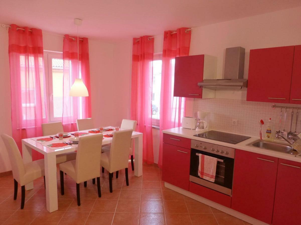 Apartments Kvesic Šilo Extérieur photo