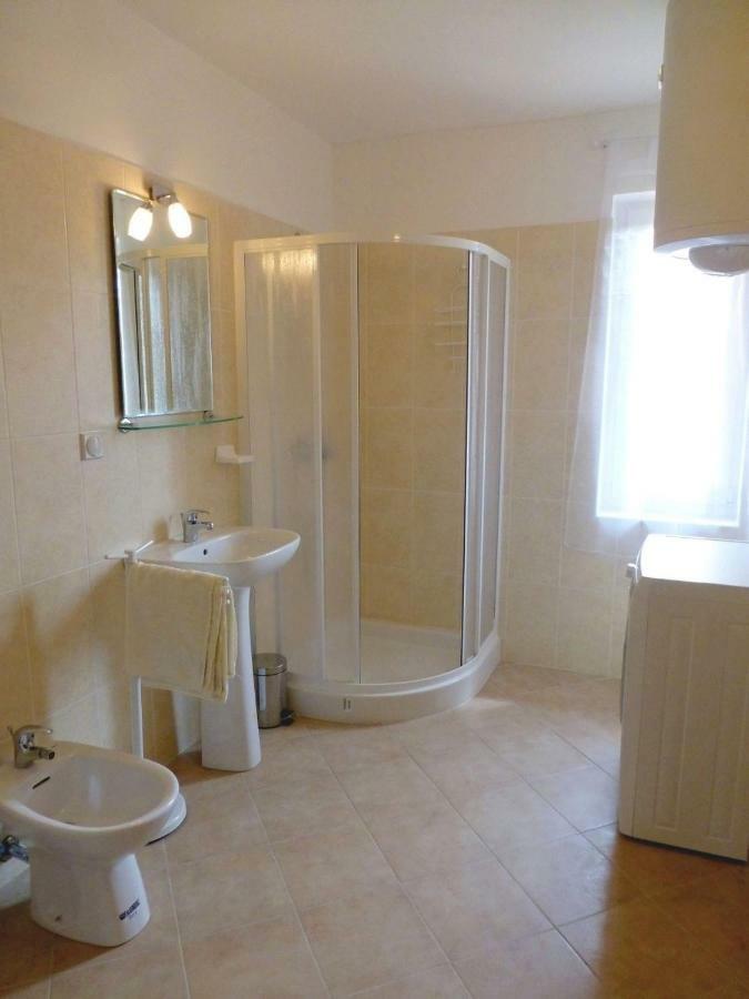Apartments Kvesic Šilo Extérieur photo