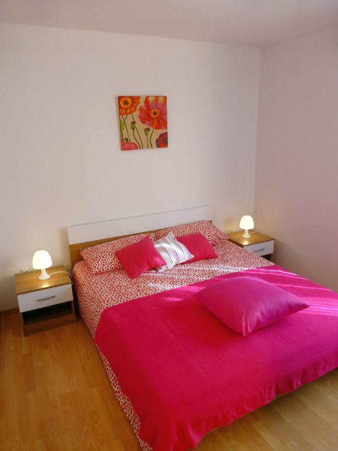 Apartments Kvesic Šilo Extérieur photo