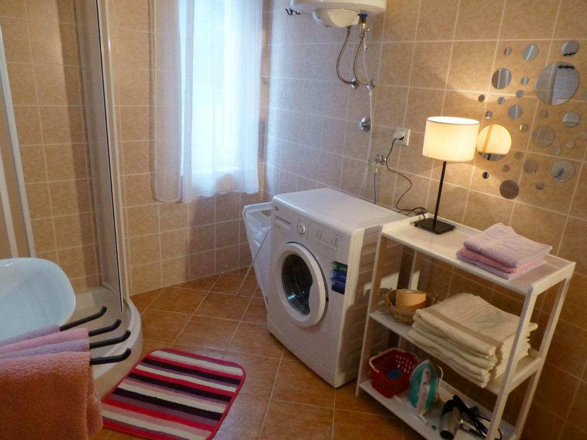Apartments Kvesic Šilo Extérieur photo