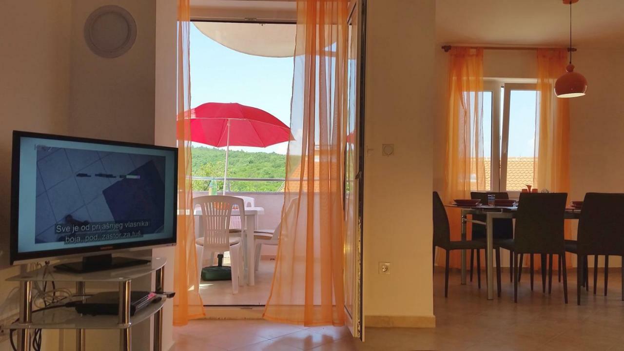 Apartments Kvesic Šilo Extérieur photo