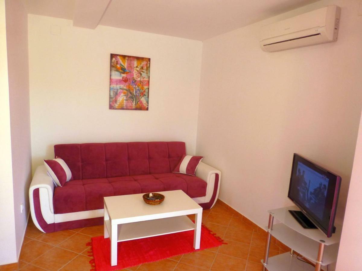 Apartments Kvesic Šilo Extérieur photo