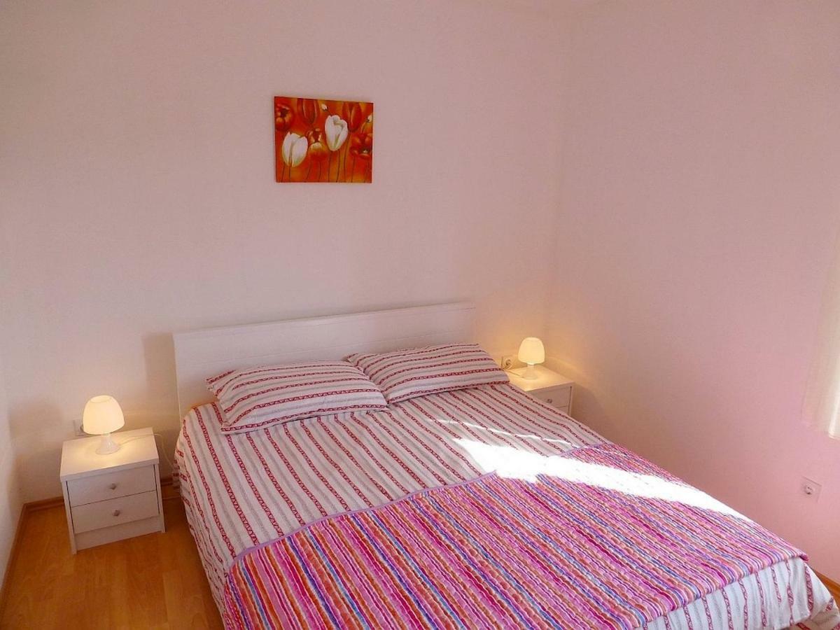 Apartments Kvesic Šilo Extérieur photo