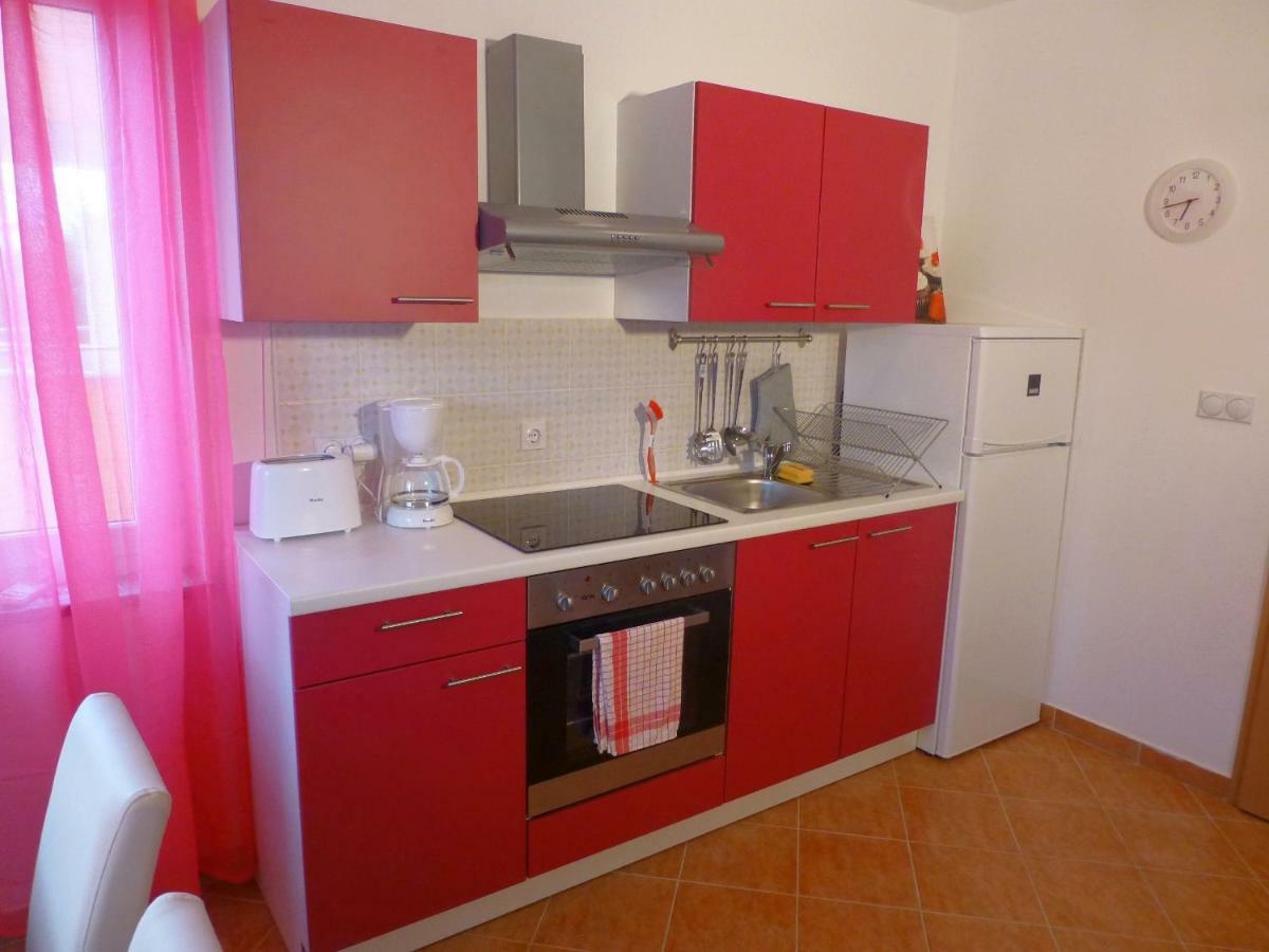 Apartments Kvesic Šilo Extérieur photo